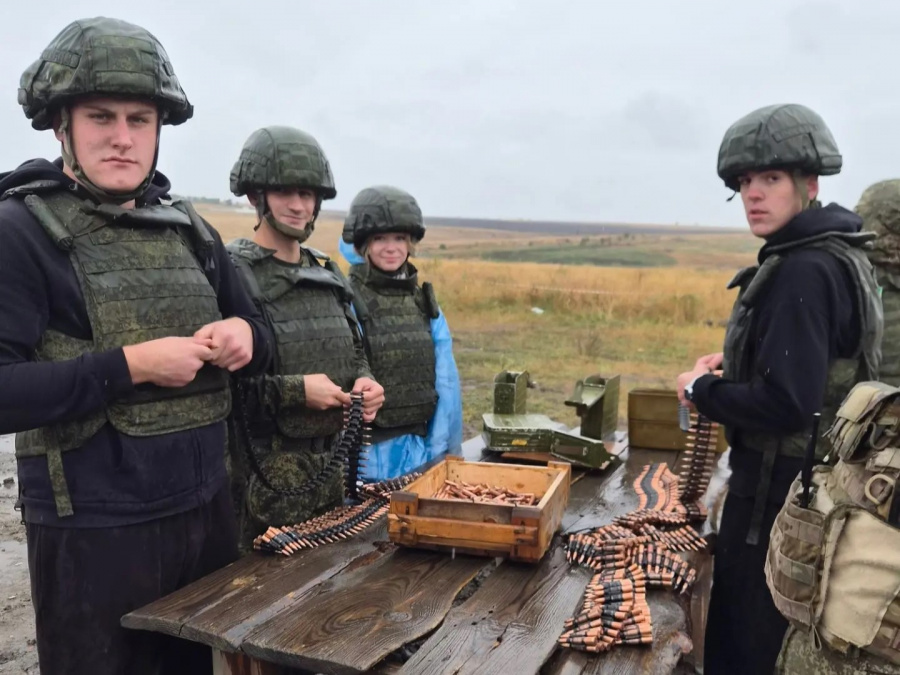Молодые парламентарии осваивают военно-тактическую подготовку Молодые парламентарии осваивают военно-тактическую подготовку