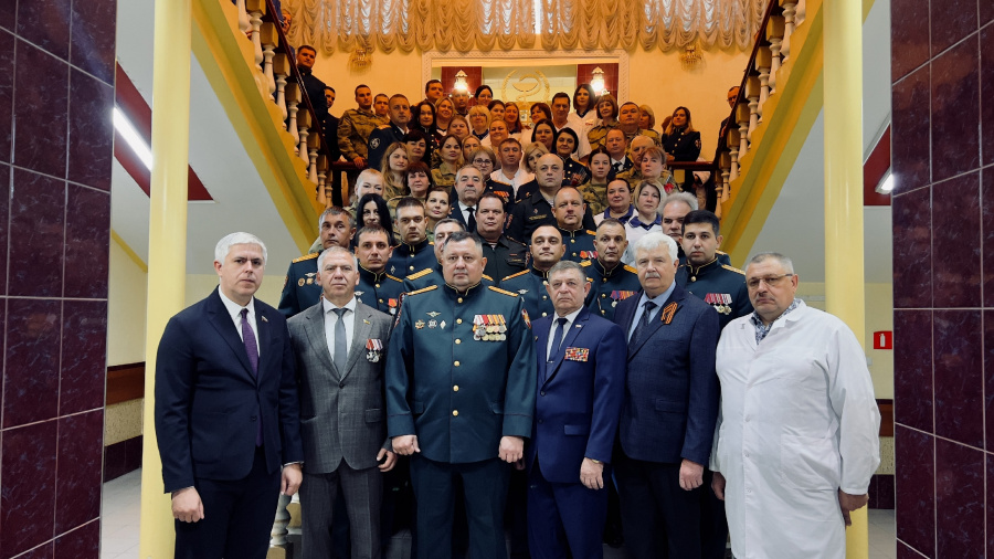 Депутаты поздравили военных медиков