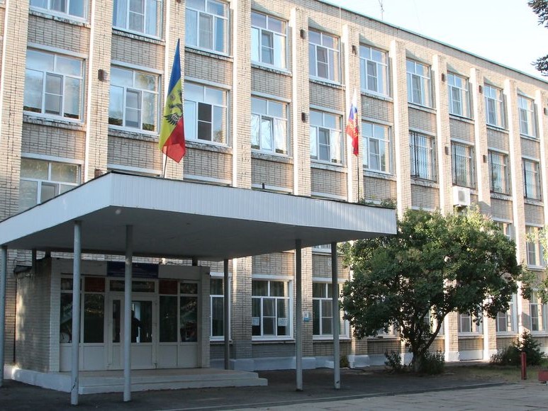 Новочеркасский депутат оказал содействие в ремонте школьной крыши