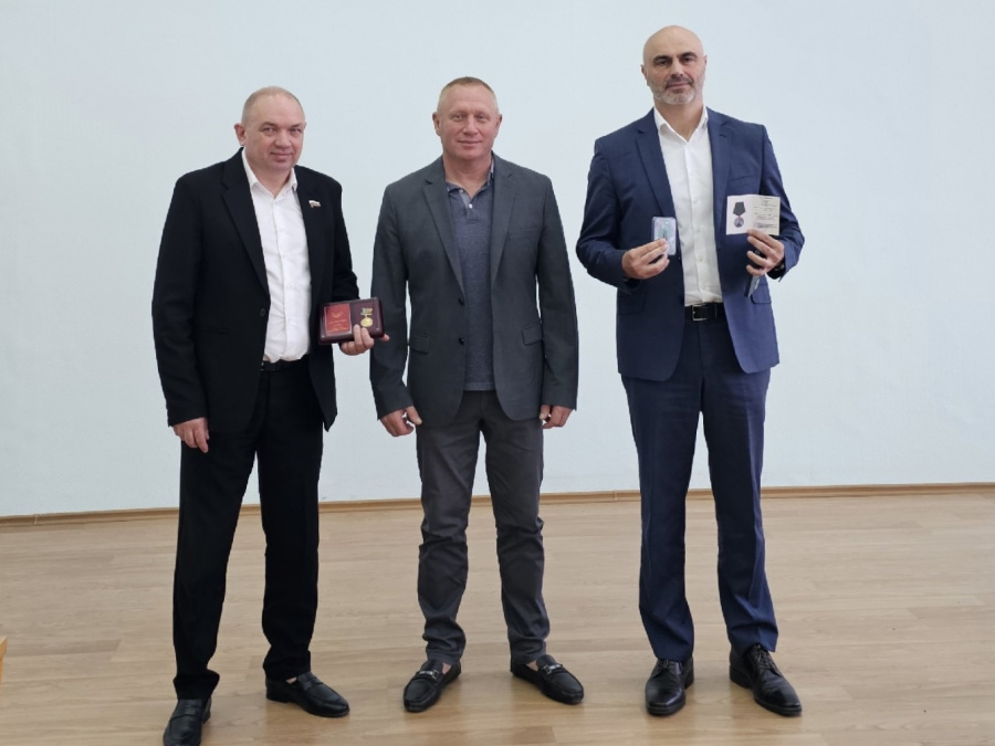 Депутаты горДумы награждены медалями за помощь СВО