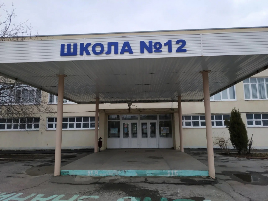По инициативе депутата обновится освещение в школе №12